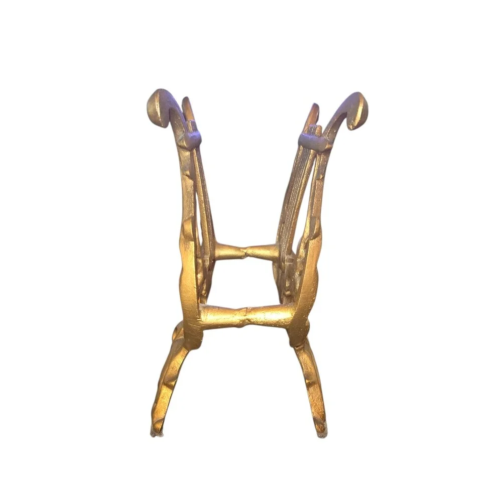 Unmarked Magazine Rack 11